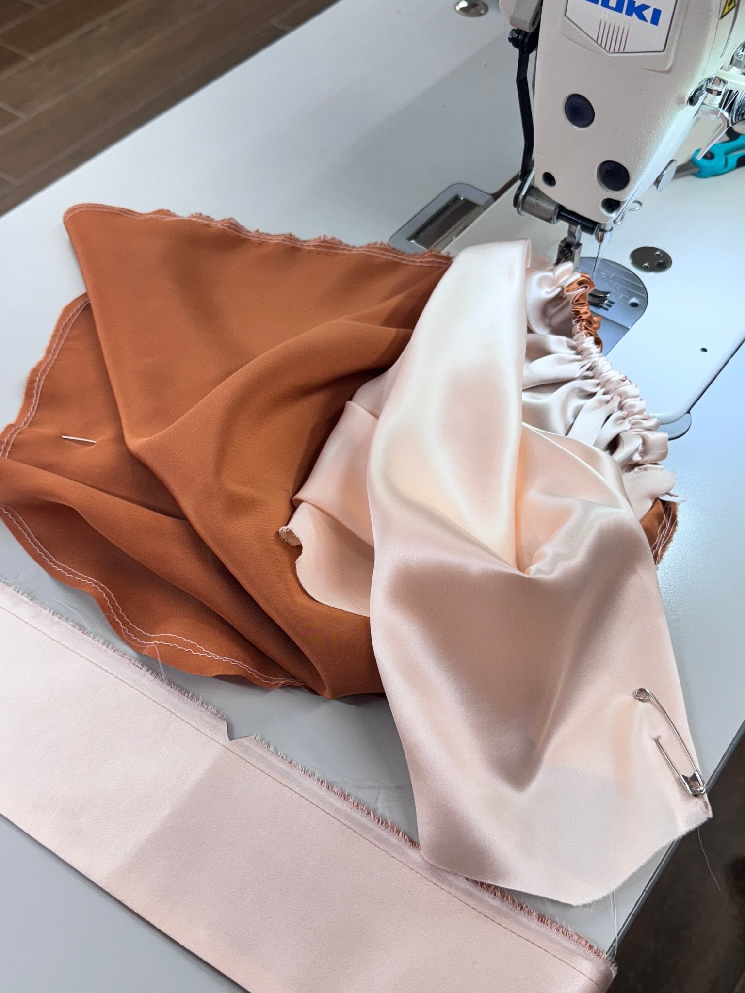 Copper Pure Mulberry Silk Bonnet – Reversible, Adjustable Fit with Silk Ties - NOCHKA
