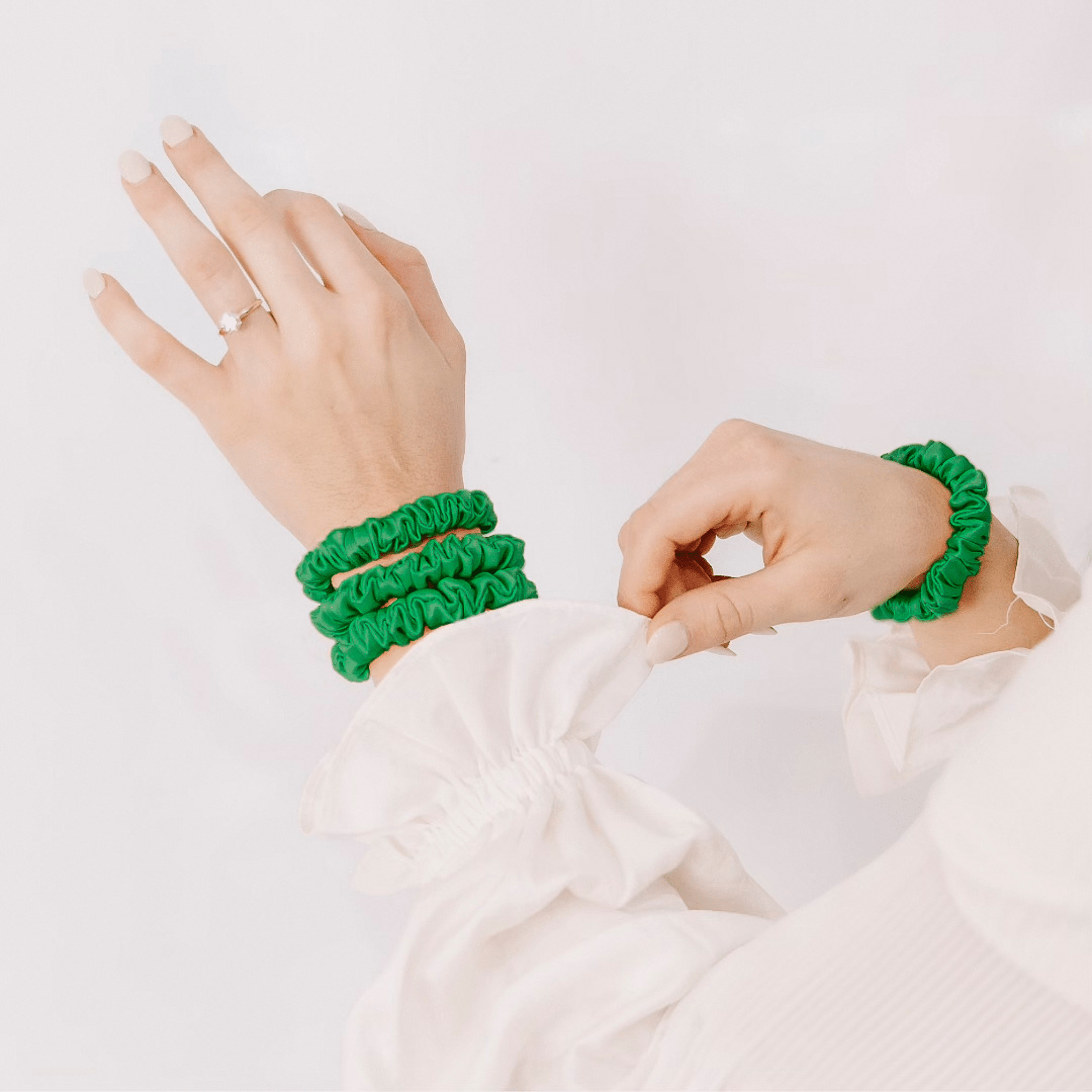 Kelly Green Ultra Skinny Scrunchie – 100% Pure Mulberry Silk, Perfect for All Hair Types - NOCHKA
